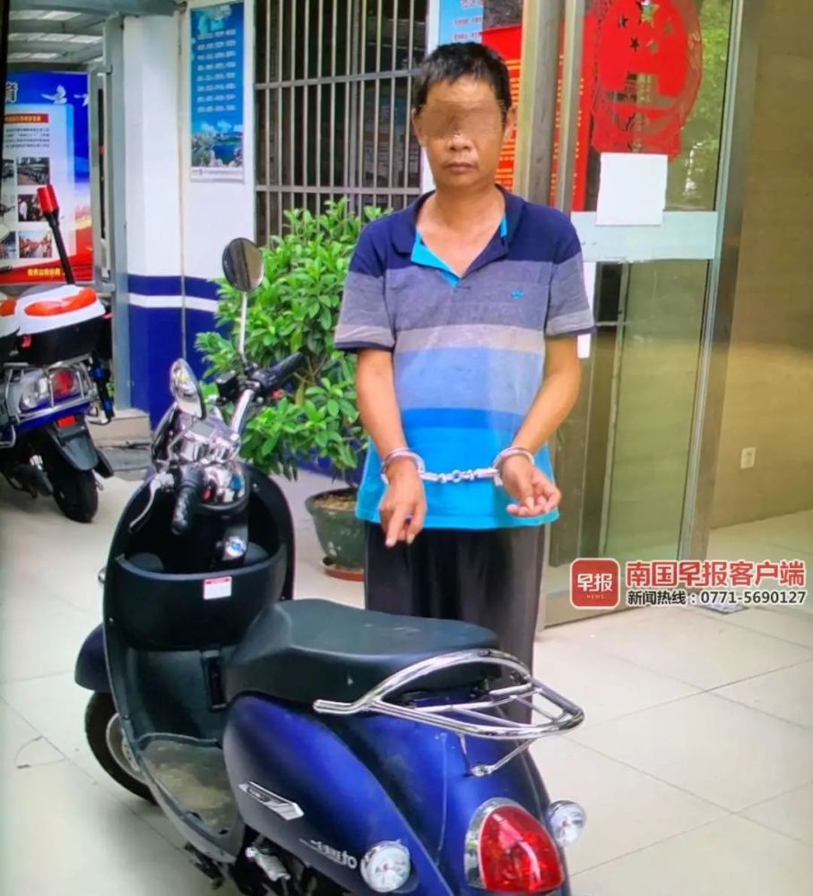 他慌了!南宁一偷车贼推车经过派出所门口,被当场抓包