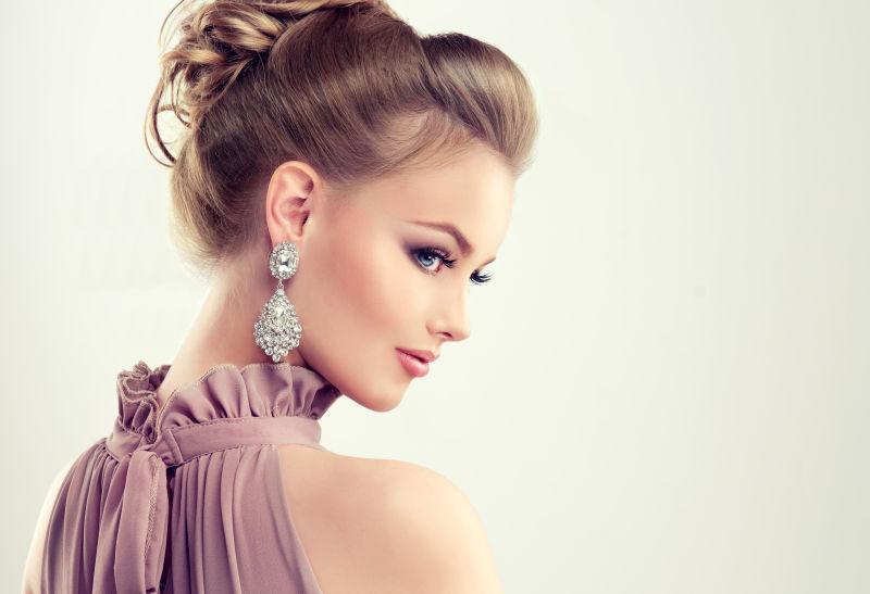 钻石|钻石死贵，但是钻石的这几个秘密，你一定不知道！