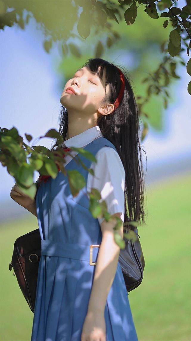 一眼心动的初恋脸!学生妹户外写真