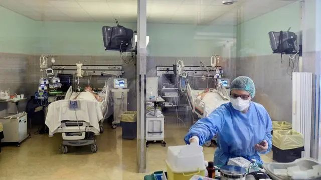 美国_时政|一步错，步步错，美国疫情数据还在“坐火箭”