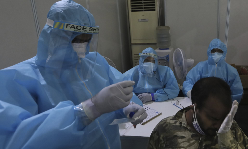 印度_社会|因在疫情期间买不到酒，印度一小镇有10人喝消毒剂解酒瘾死亡