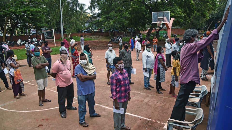 印度_社会|因在疫情期间买不到酒，印度一小镇有10人喝消毒剂解酒瘾死亡