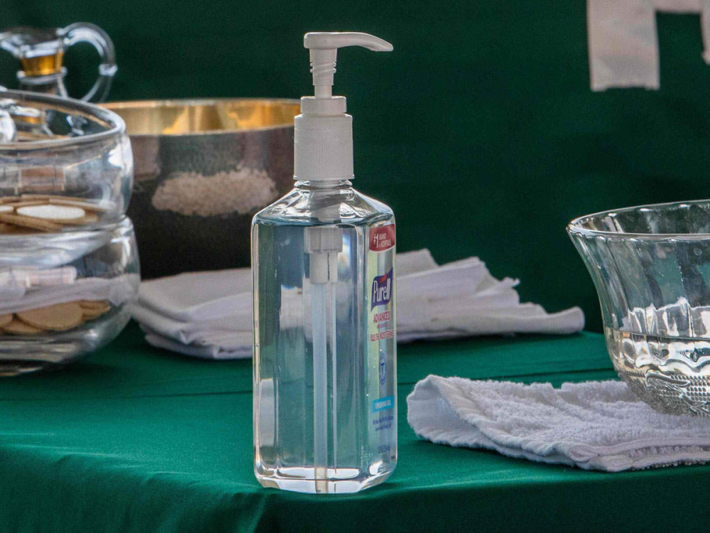 印度_社会|因在疫情期间买不到酒，印度一小镇有10人喝消毒剂解酒瘾死亡