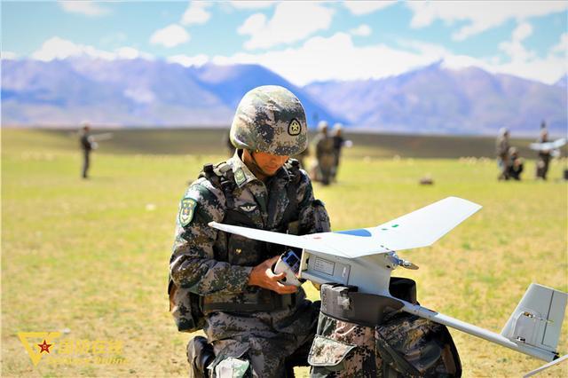 在艰苦环境中,无人机一次次试飞,一次次突破,大幅增强本专业官兵侦察