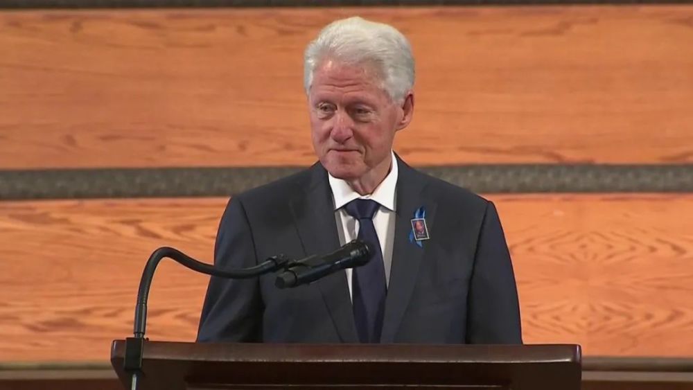 特朗普|三位前美国总统齐聚葬礼，特朗普坚决不出席，怎么还被表扬了？