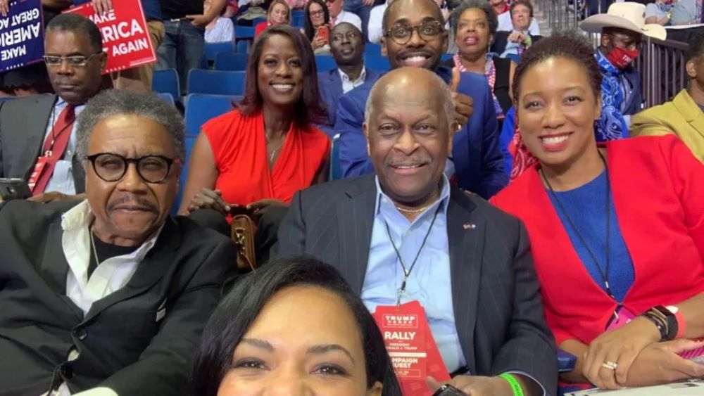 特朗普|三位前美国总统齐聚葬礼，特朗普坚决不出席，怎么还被表扬了？