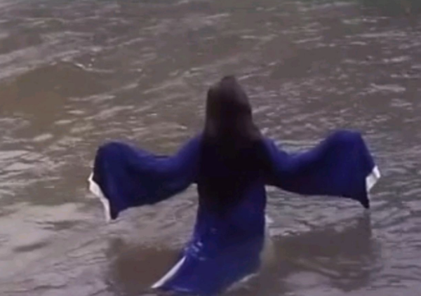 还记得山村老尸中的楚人美吗童年阴影的她现实其实很美