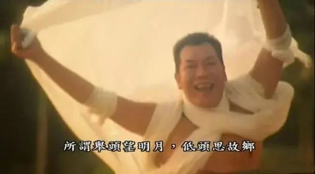 他是《古惑仔》里左右摇摆的墙头草,西环扛把子基哥 他也是《食神》