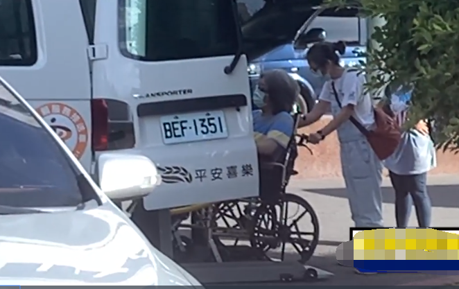 袁惟仁|袁惟仁脑溢血后近况曝光：头发灰白长胖了，意识清醒仍坐轮椅复健