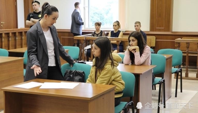 三姐妹|亲手杀害黑帮父亲的三姐妹：蹲监狱比在家里好