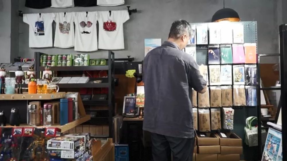 明信片|会“说”青岛话的明信片？脸基尼T恤？青岛元素被他玩出了新花样！