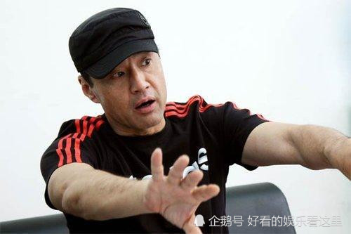 如今的于荣光不止演戏,还当起了导演拍戏,在影视道路上越走越宽广,你