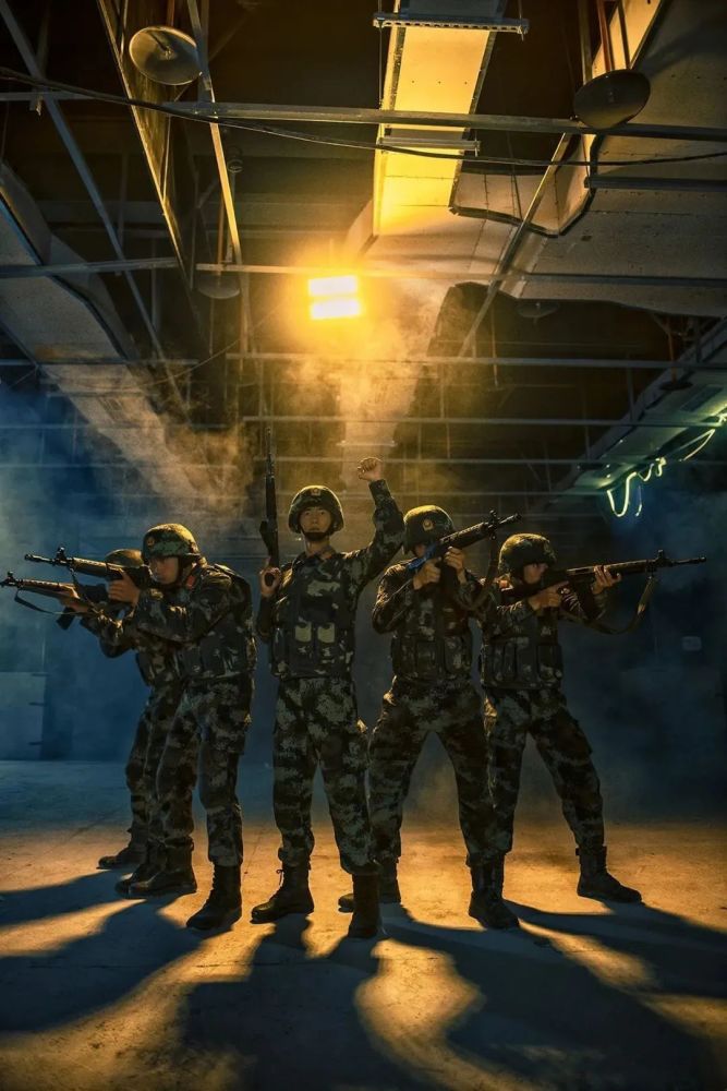超燃武警壁纸,"八一"建军节特快专递!_腾讯新闻