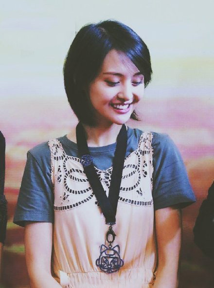 郑爽|整容后遗症？郑爽近照瘦到不敢认，法令纹明显脸部凹陷太僵了