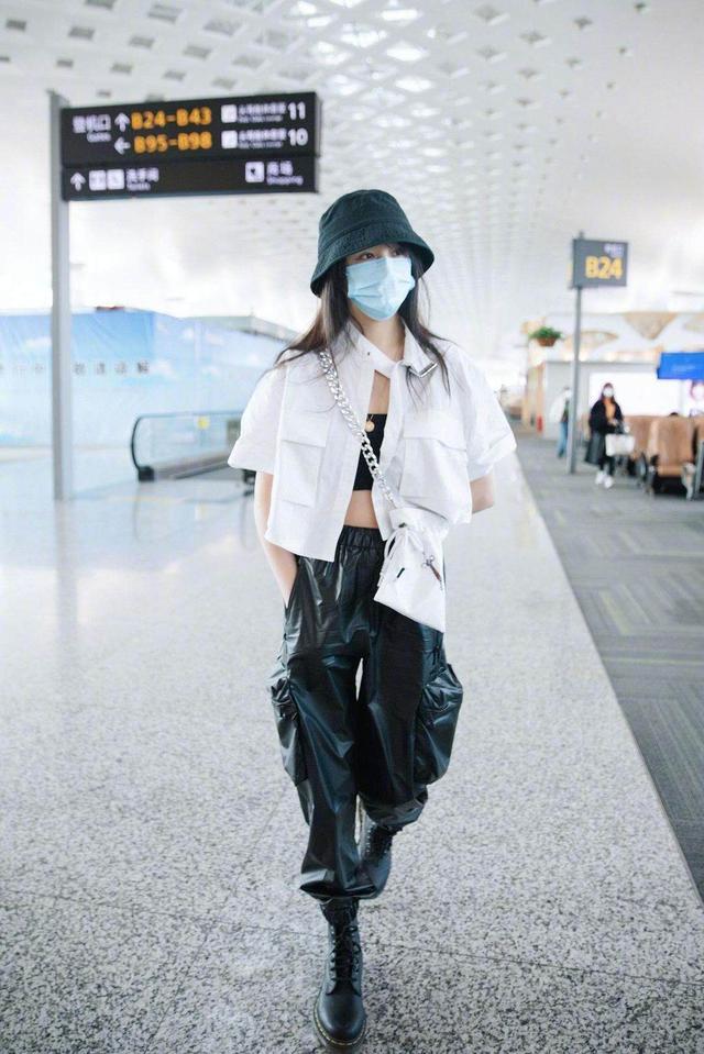 郑爽|整容后遗症？郑爽近照瘦到不敢认，法令纹明显脸部凹陷太僵了