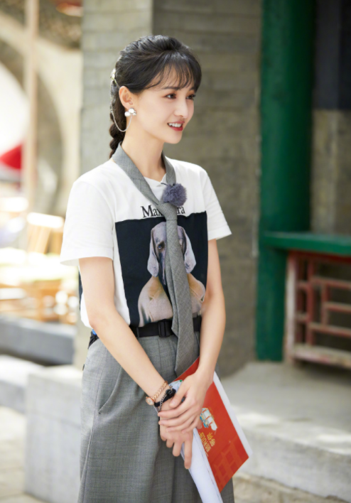 郑爽|整容后遗症？郑爽近照瘦到不敢认，法令纹明显脸部凹陷太僵了