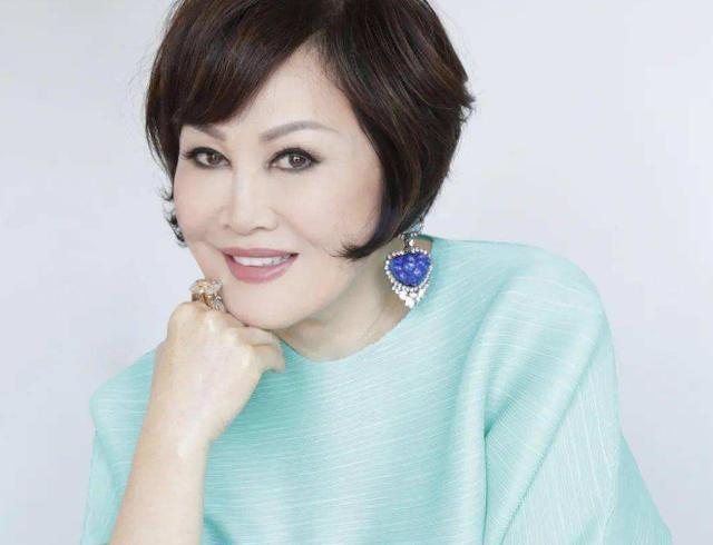 80年代红遍中国的社交名媛靳羽西,中国女性的特别存在!后来如何?