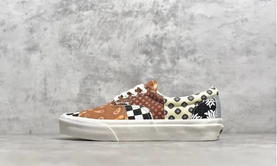 大火的vans腰果花棋盘格,市场价突然翻倍,颜值更是出街利器