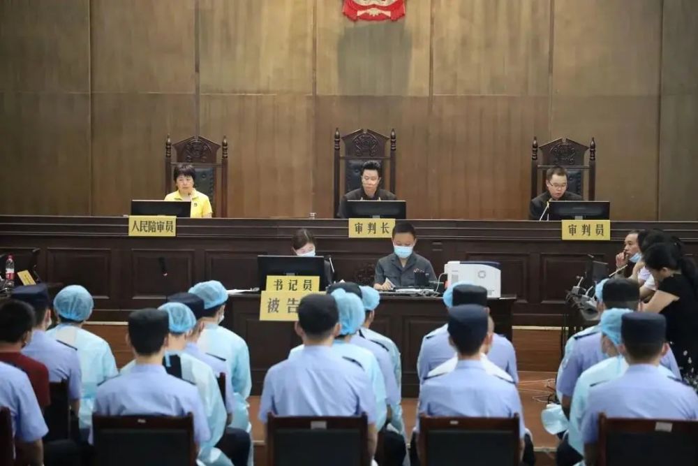 最高获刑24年南川法院宣判一起套路贷恶势力犯罪集团案