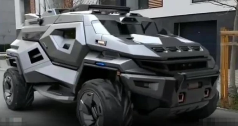 改装|北京街头出现一辆越野车，外观酷似坦克，车主直言改装花了100万