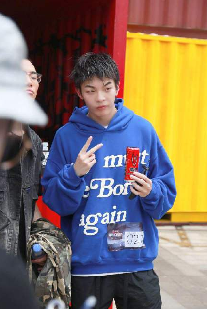 pgone|PGone被内涵骗走贾乃亮的李小璐，他怒发文：别啥都带上你爹