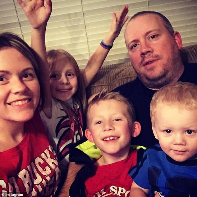 约翰-尼尔森|一家五口家中全部身亡，邻居听到动静还以为在放烟花