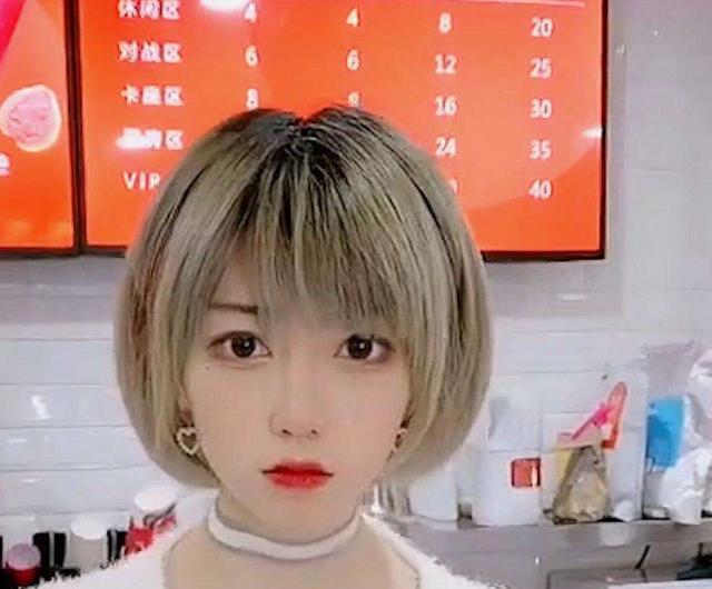 网管咬米果然还有另一个身份,摇身一变霸道总裁,掌