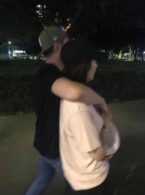 林心如|超壕！44岁林心如戴全满钻项链晒自拍，调侃学不来嫩妹拍照姿势