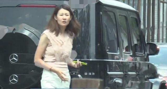 王宝强|王宝强懒理结婚传闻现身，低调穿搭朴素接地气，身材消瘦难掩沧桑