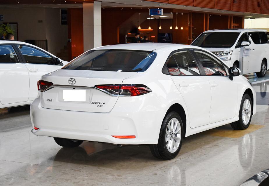 2021款丰田卡罗拉惊艳亮相双擎版油耗低至4l操控性依旧可靠