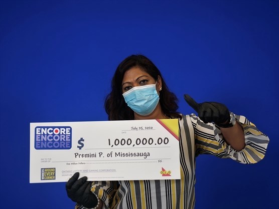 彩票|女子买彩票中520万当场大哭：我可以去帮助更多人了