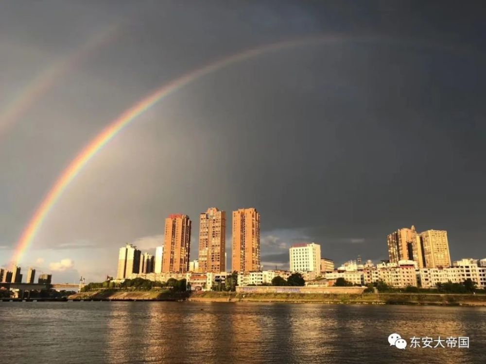 美极了冷水滩8月第1天天空惊现超大的彩虹百年难遇