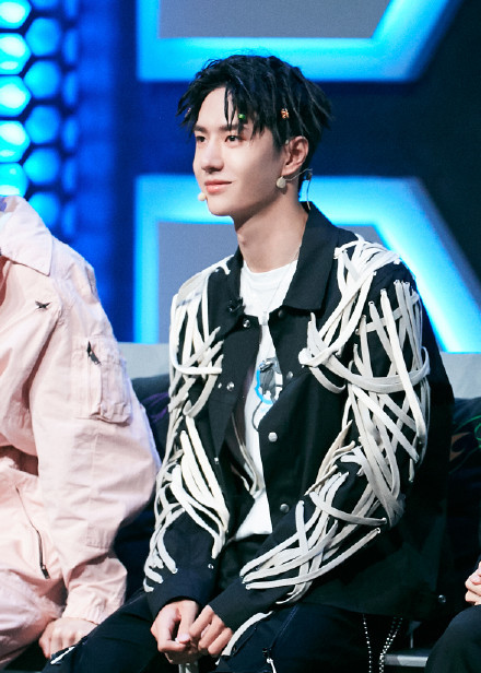 王一博|明星七月热搜汇总，王一博一骑绝尘，肖战真的凉了？