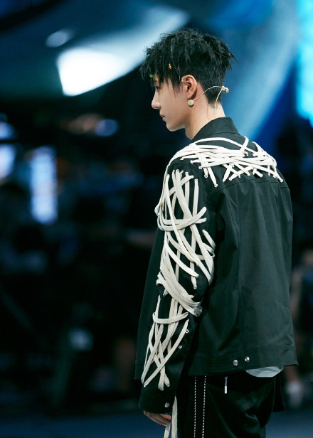 王一博|明星七月热搜汇总，王一博一骑绝尘，肖战真的凉了？