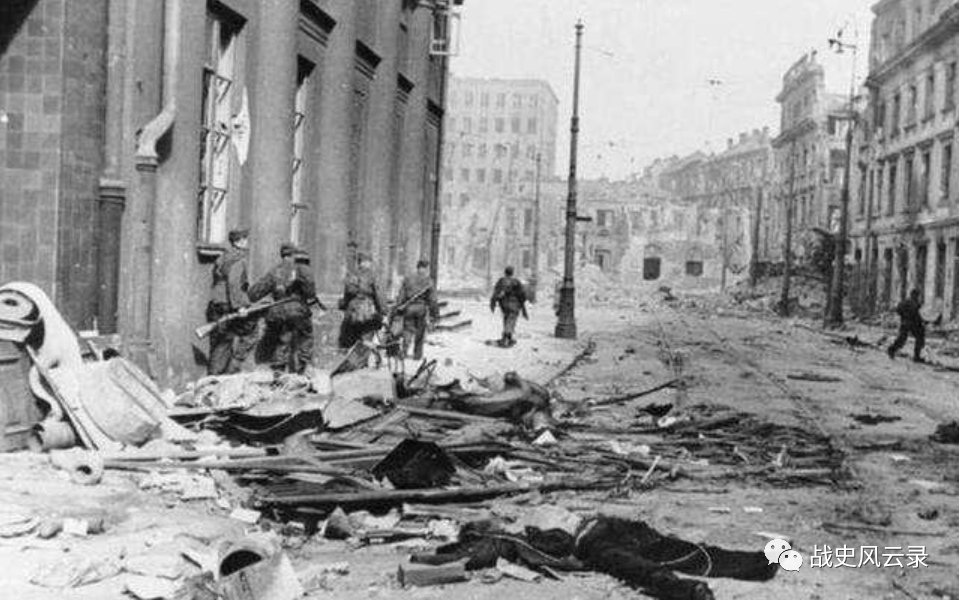 苏军在白俄罗斯战役中强渡布格河,进入波兰东部.