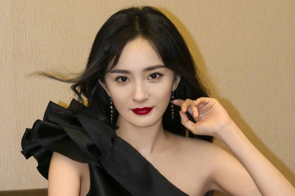 杨幂|杨幂新剧将官宣，搭档小9岁人气小生，网友：终于搭了个帅哥