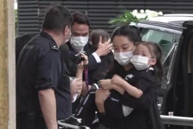 豪门|豪门重男轻女？她嫁豪门两年生两女，如今丈夫已有新欢主动离婚