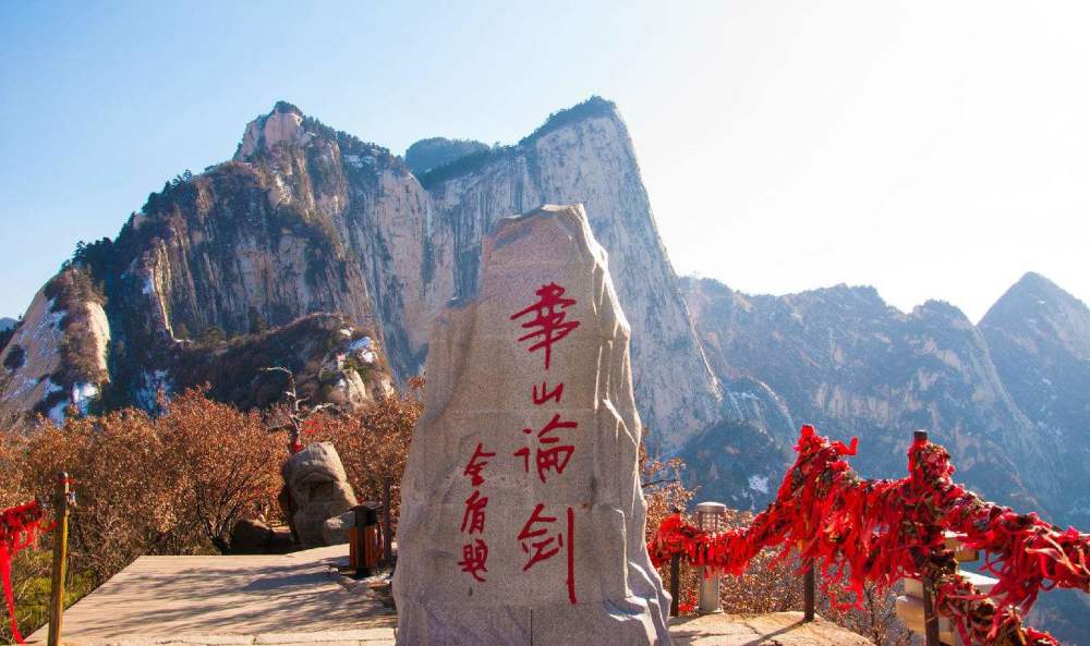 金庸|金庸去陕西参加华山论剑，一到就问：能不能见到贾平凹？