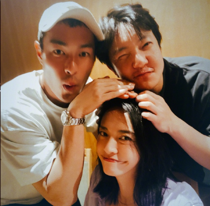 姚晨|《都挺好》主演重聚！姚晨晒与郭京飞杨祐宁合影，网友：第二部要来了？