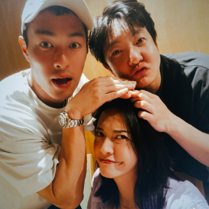 姚晨|《都挺好》主演重聚！姚晨晒与郭京飞杨祐宁合影，网友：第二部要来了？