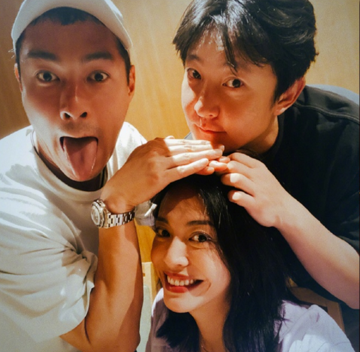 姚晨|《都挺好》主演重聚！姚晨晒与郭京飞杨祐宁合影，网友：第二部要来了？