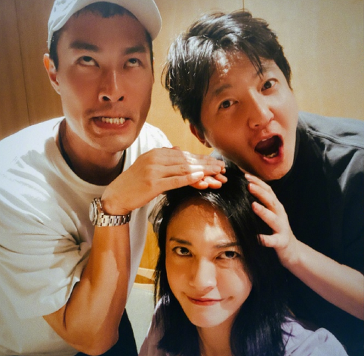 姚晨|《都挺好》主演重聚！姚晨晒与郭京飞杨祐宁合影，网友：第二部要来了？