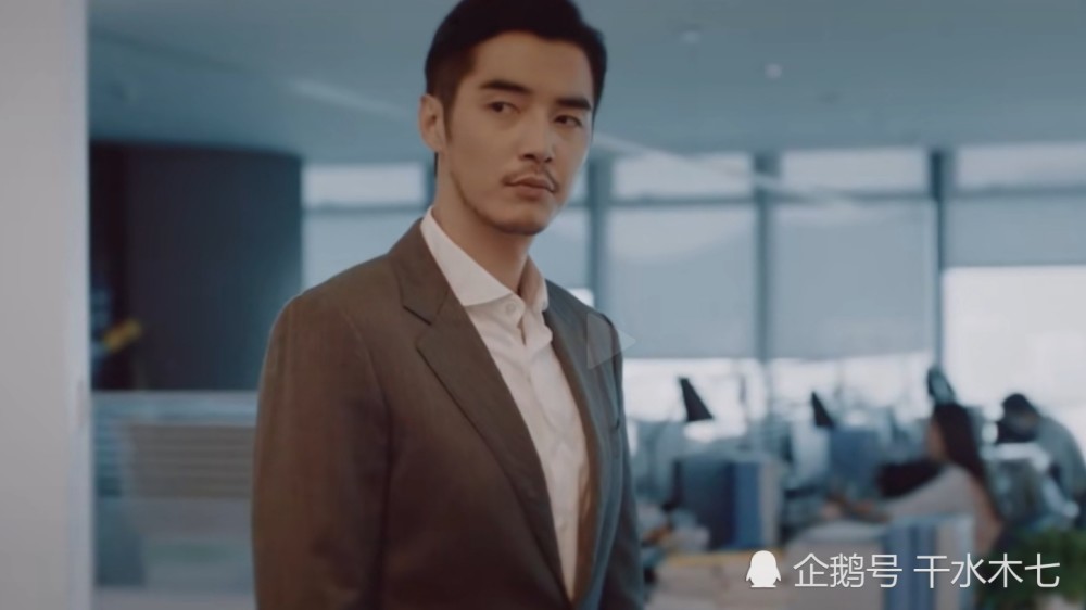 二十不惑|《二十不惑》姜小果住进周寻家，开心撒欢，他却躲门后满脸宠溺看着她！