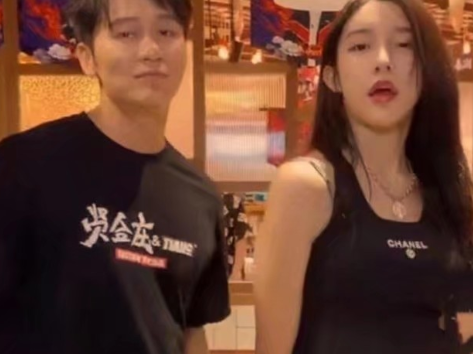 李晨|李晨驾驶豪华游艇出海状态好，范冰冰深夜痛哭用工作摆脱失恋