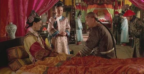 甄嬛传|《甄嬛传》甄嬛嫁祸皇后那场戏里，为什么槿汐非要第一个冲进去？