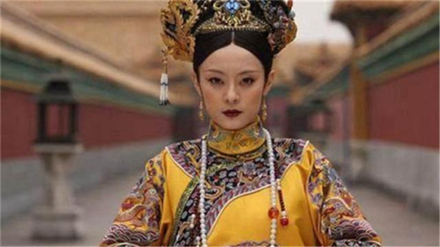 甄嬛传|《甄嬛传》甄嬛嫁祸皇后那场戏里，为什么槿汐非要第一个冲进去？