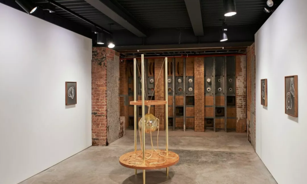 凯莉·明石|材料的触感——Kelly Akashi的雕塑作品欣赏