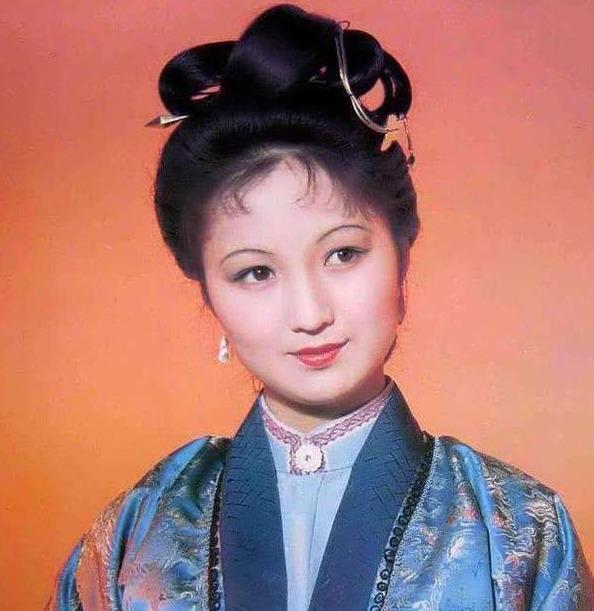 平儿|同样是八面玲珑，为什么平儿的风评比宝钗和袭人好？