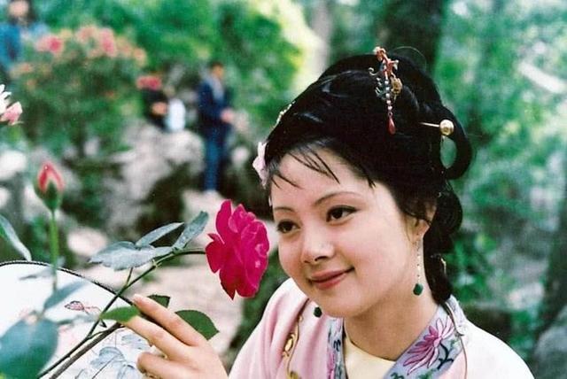 平儿|同样是八面玲珑，为什么平儿的风评比宝钗和袭人好？