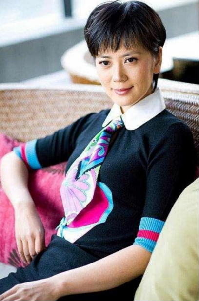 沈冰|从央视名嘴到阶下囚，如今43岁的她显尽沧桑，令人唏嘘不已